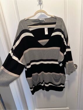 NWT Reitmans Black, Gray & Cream Striped V-Neck Sweater